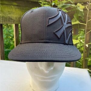 New York Yankees Fitted Hat - Black Satin